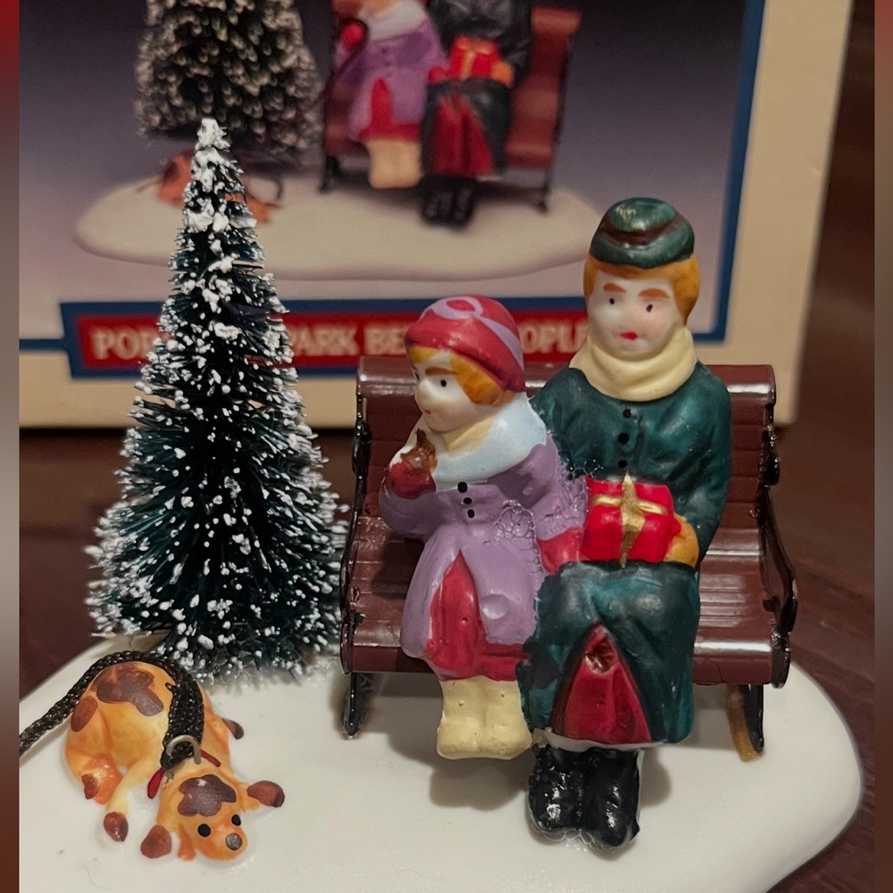 Vintage Lemax 1995Dickensvale Porcelain Holiday Park Bench Figurine